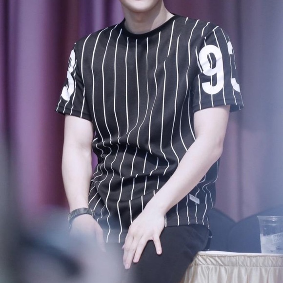 STAMPD unisex 93 Pinstripe Scallop Tee - Picture 2 of 6